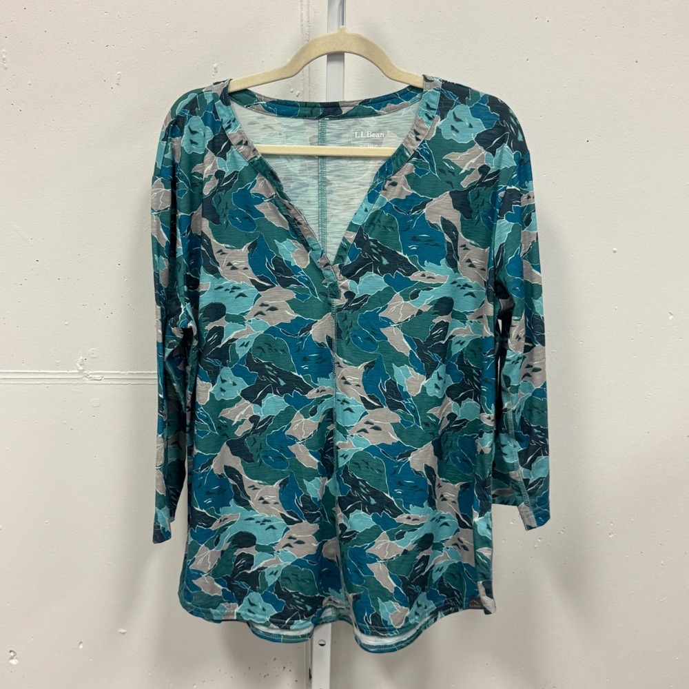 L.L. Bean Women's XL Blue Green Abstract Camo Print V-Neck Long Sleeve Top